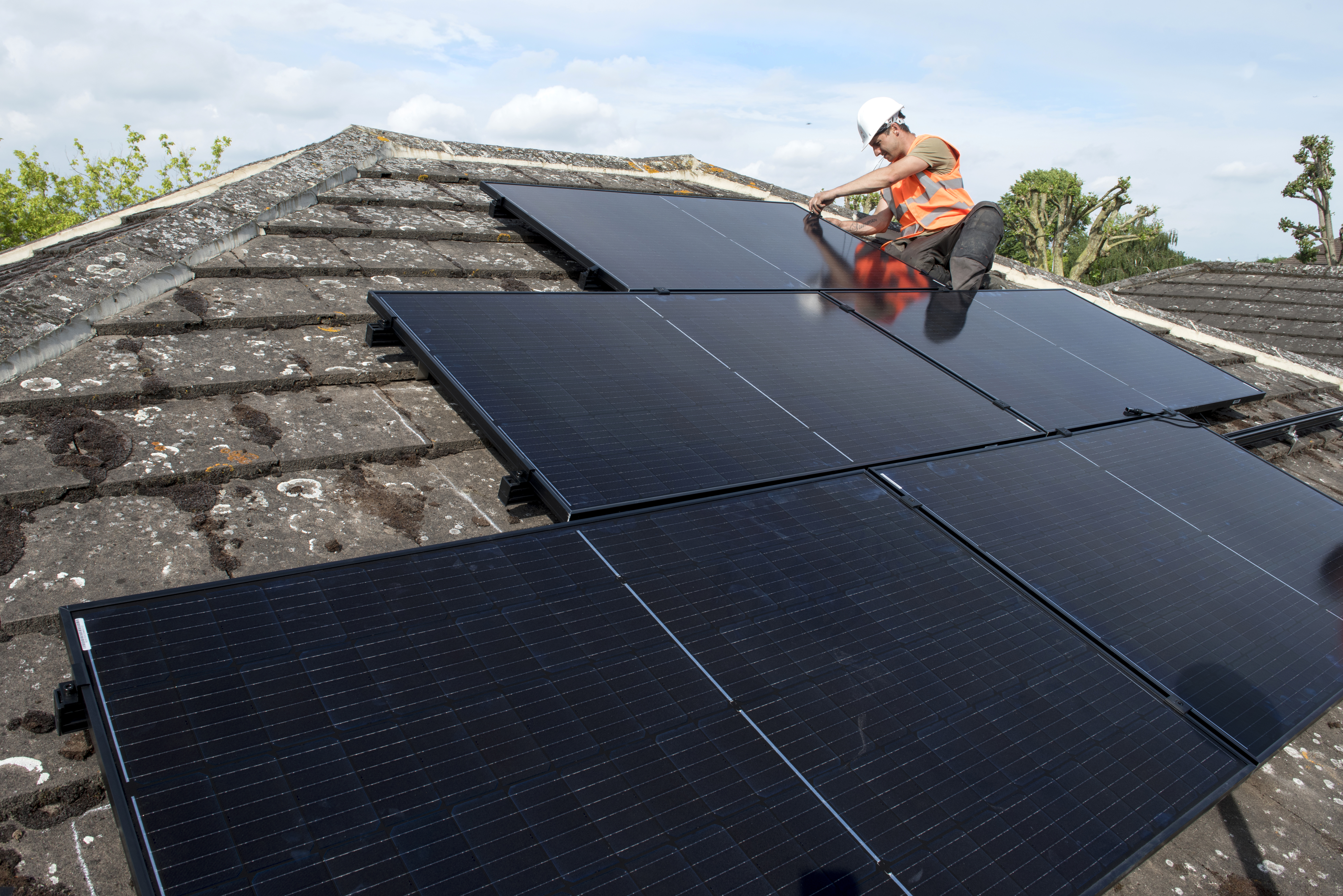 Register for second round of solar scheme to cut your bills and emissions